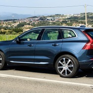 桂伸一氏がスペイン・バルセロナでボルボ XC60 新型を試乗