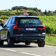 桂伸一氏がスペイン・バルセロナでボルボ XC60 新型を試乗