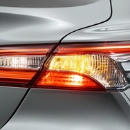 トヨタ カムリリヤコンビネーションランプ（LEDテール・ストップ・サイドマーカーランプ）