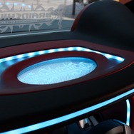 オーディオラックの上面にはこのようなディスプレイをデザイン。車内側はもちろん車外へのアピール度も満点のカスタムだ。