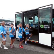 実験に先立って、関係者や水木はやし保存会の子供たちが試乗した