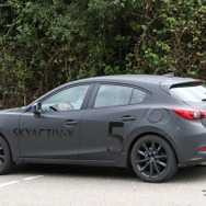 マツダ アクセラ SKYACTIV-X スクープ写真