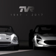 TVRの新型スポーツカー（右）