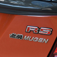 無限パーツを装着した フィットRS