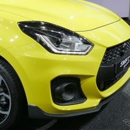 “食いつき感”をデザインに取り入れて先行車への存在感を高めた
