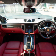 アンティフォン･デモカー、「PORSCHE Macan」。