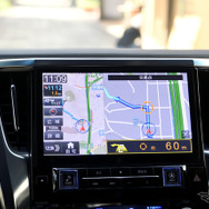 「カウントダウンガイダンス」では、交差点拡大図の上に車線ガイドを表示しながら「あと◯つ」という風にカウントダウンする数字が現れる