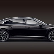 VW アルテオン R-ライン 4モーション アドバンスディープブラックパールエフェクト