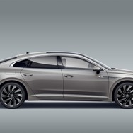 VW アルテオン R-ライン 4モーション アドバンスパイライトシルバーメタリック
