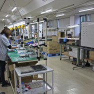 株式会社オーディオテクニカフクイの生産現場。