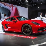 ポルシェ718ボクスターGTSと718ケイマンGTS（ロサンゼルスモーターショー2017）
