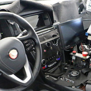 ロールスロイスの新型SUV スクープ写真