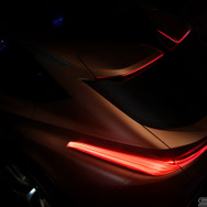 新型SUV LF-1