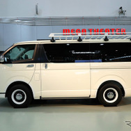トヨタ ハイエース50周年コンプリートカー リラクベース（ハイエース50周年記念イベント）