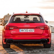 アウディ RS4アバント