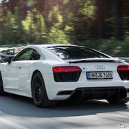 R8 V10