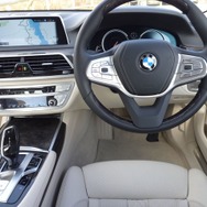 BMW 740i