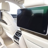 BMW 740i
