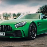 メルセデス AMG GT-R vs 日産 GT-R ドラッグレース　動画