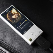 ハイレゾウォークマンに収録したハイレゾ音源を再生。FDSを経由して最上級のサウンドを車内で再生する。