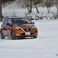 日産氷上・雪上試乗会