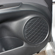 トヨタ・プリウスへ「FOCAL」スピーカーを装着したところ。