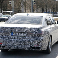 BMW  M760i xDrive スクープ写真