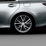 235/40R19タイヤ＆“version L