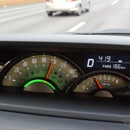 100km/hクルーズ時のエンジン回転数は2800rpmくらい。