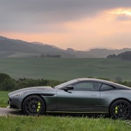 アストンマーティン DB11 AMR