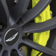 アストンマーティン DB11 AMR