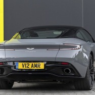 アストンマーティン DB11 AMR