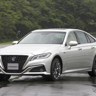 トヨタ・クラウン新型のプロトタイプ