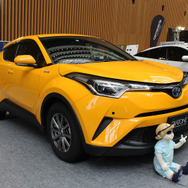 DIATONEデモカー、トヨタ・C-HR。