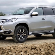 三菱パジェロスポーツ新型