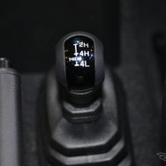 スズキ・ジムニー新型（機械式副変速機モード切替レバー）