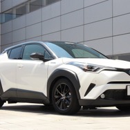 人気車種であるC-HRをベースに、ひと味違うラゲッジデザインを作り上げたこのクルマ。大人のムードをテーマにした処理が光る。