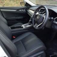 シビックセダンの前席。