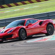 フェラーリ 488ピスタ