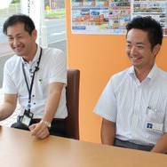 『千葉スバル自動車株式会社成田店』のチーフカーライフアドバイザー・木嶋 亮さん（左）と、カーライフアドバイザー・田川敦士さん。