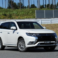 三菱 アウトランダーPHEV（プロトタイプ）