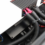 フロアの奥底にはヘリックスのDSP-PRO MK2をインストール。高度な調整機能を一手に引き受ける高機能プロセッサーだ。