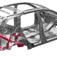 ホンダCR-V新型 リアダンパー取付部剛性向上