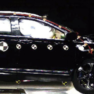 ホンダCR-V新型 前面オフセット衝突