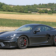 ポルシェ　718ケイマン GT4 市販型　スウープ写真
