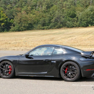 ポルシェ　718ケイマン GT4 市販型　スウープ写真
