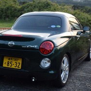 ルーフを閉めたときのシルエットは旧型に比べるとちょっとぼってりとしている。