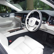 ボルボ V60 新型（T5 インスクリプション）