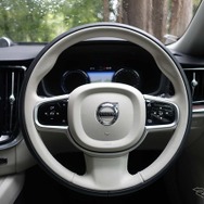 ボルボ V60 新型（T5 インスクリプション）