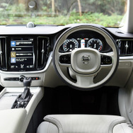 ボルボ V60 新型（T5 インスクリプション）